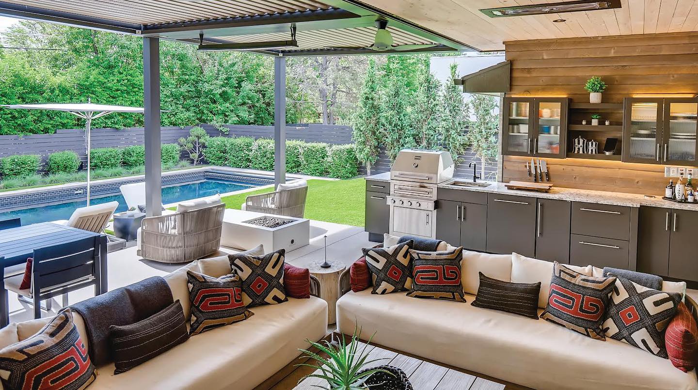 Outdoor room trends for 2023 with Denver-based Creative Living and owner Micheline Stone’s tips on creating fabulous backyard and patio spaces. Click the bio link for more! #cherrycreekliving #cherrycreeknorth #cherrycreekdenver #outdoordesign #denveroutdoordesign #cherrycreekdesign #denverhomedesign #denverhomes #cherrycreekhome #outdoordecor #homedecor #outdoorfurniture